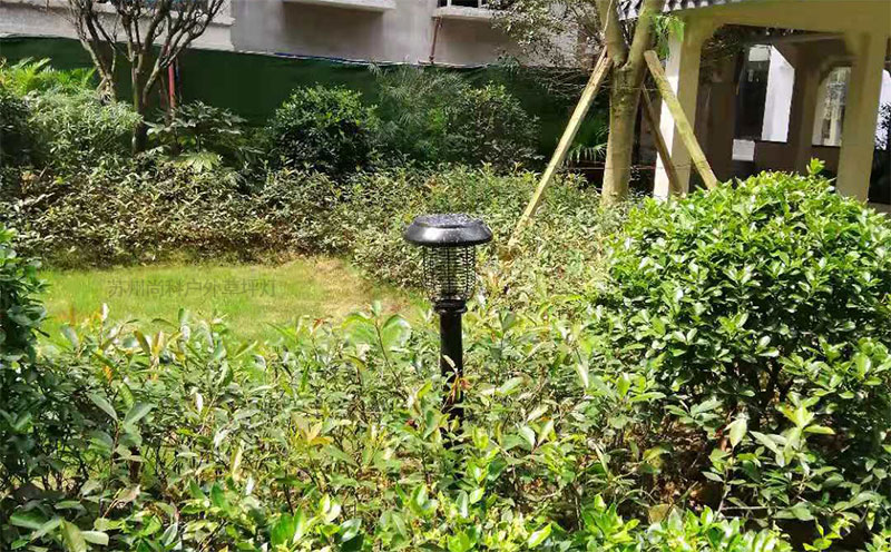 物業(yè)選的小區滅蚊燈安裝后效果
